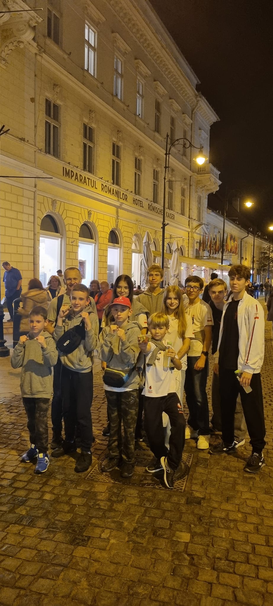 5 medali młodych karateków